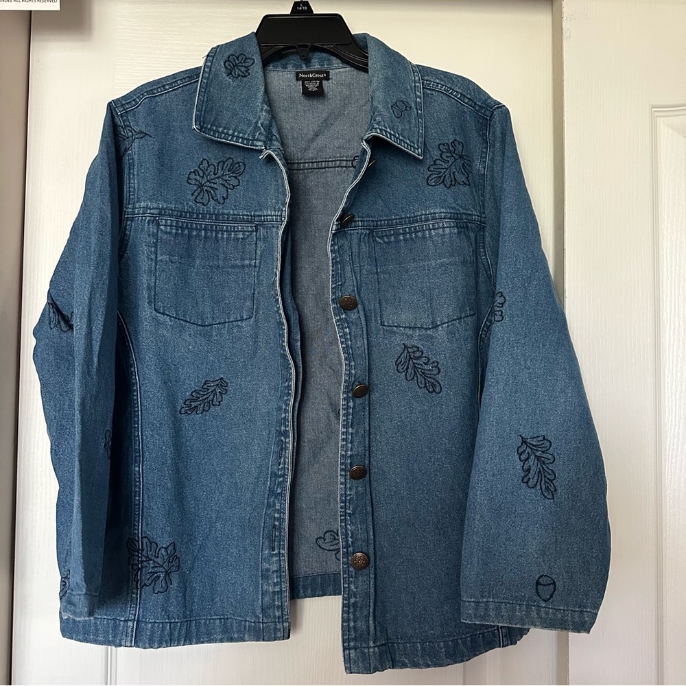North crest vintage denim jean jacket with embroidered leafs size 18 XL